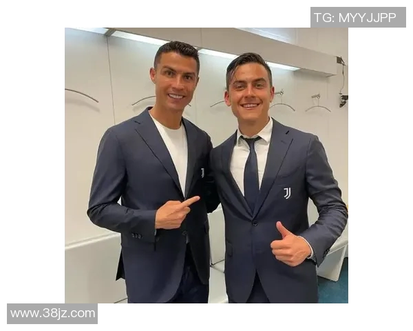 足球明星风格西装女性形象展示引领时尚潮流的魅力与个性